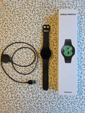 Samsung Galaxy Watch4 Smartwatch - Black